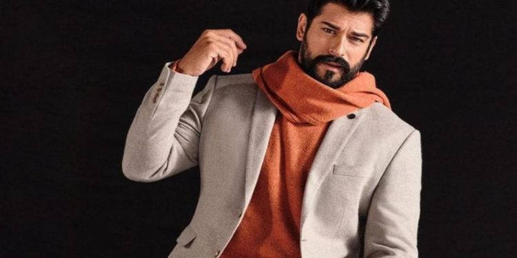 Burak Özçivit’ten Türkmenistan paylaşımı! Gösteriye katıldı