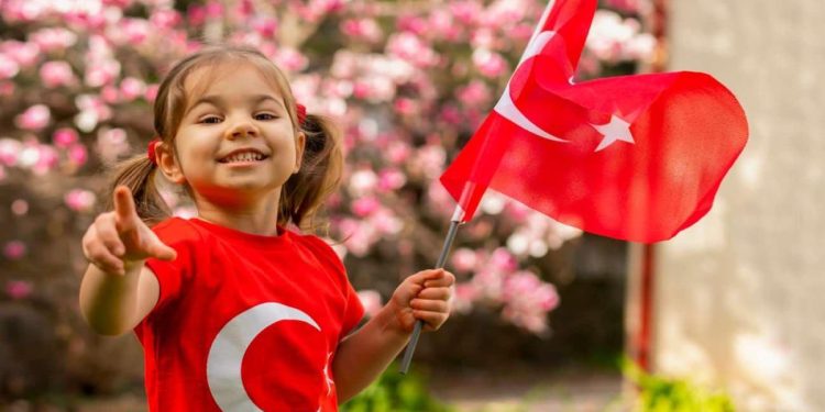 Cumhuriyet çocuklara nasıl anlatılır? Cumhuriyet Bayramı çocuklarla nasıl kutlanır?