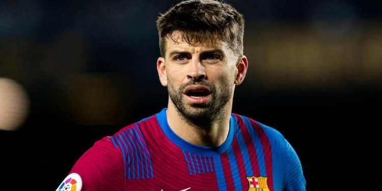 Gerard Pique, hayranlarını korkuttu! Feci şekilde boşluğa düştü