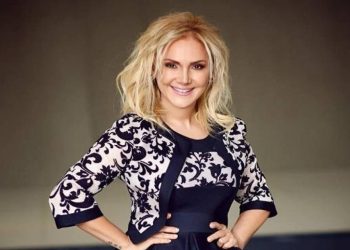 Zeliha Sunal, atık malzemelerden yaptığı gelinlikle hayran bıraktı!